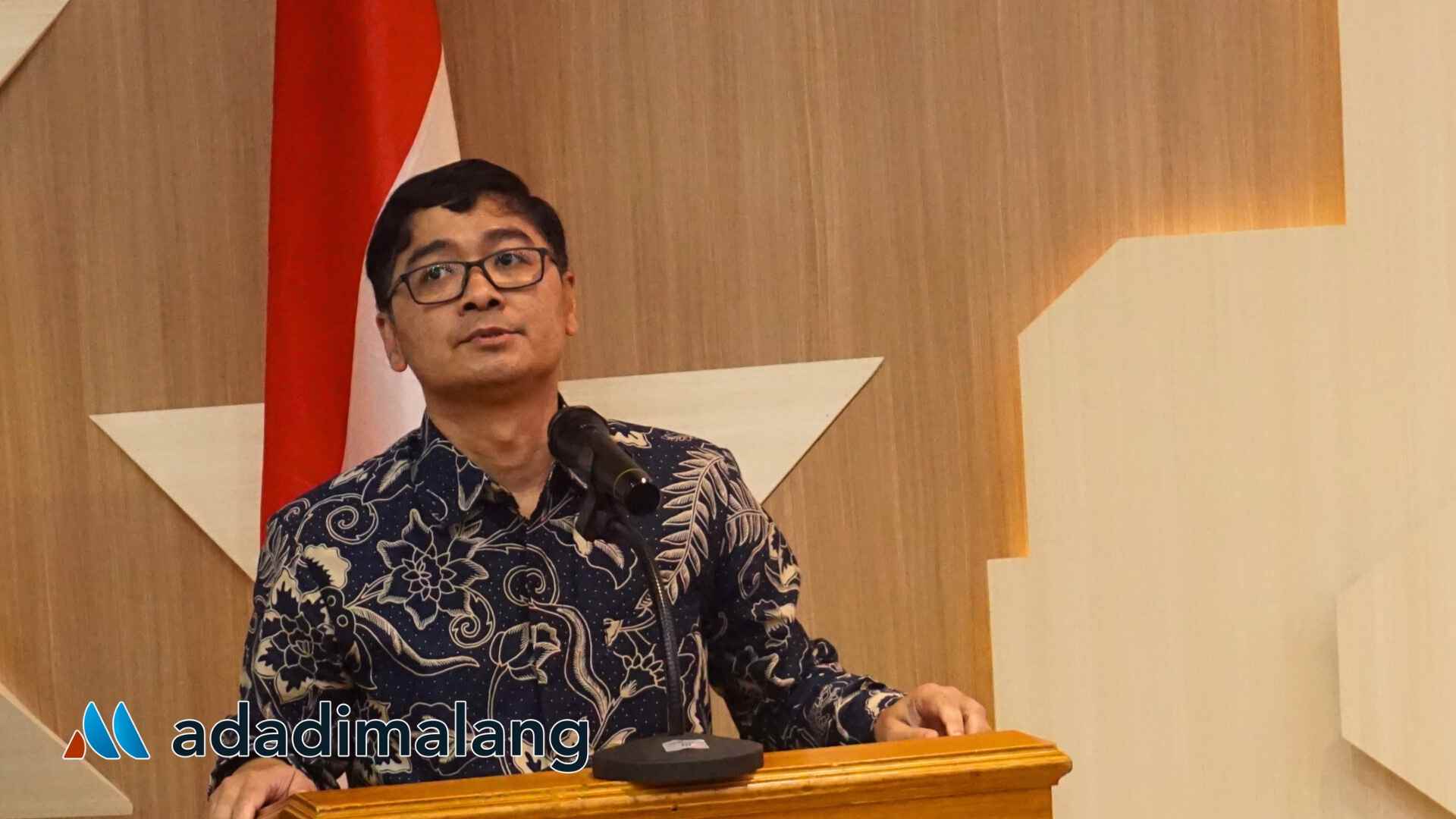 Kepala Satuan Reformasi Birokrasi Universitas Brawijaya, Dr. Ngesti Dwi Prasetya, SH., M.Hum., saat memberikan sambutan dalam acara penandatanganan komitmen pelaksanaan program PIE yang diikuti 120 orang Pimpinan UB (Foto : Agus Yuwono)