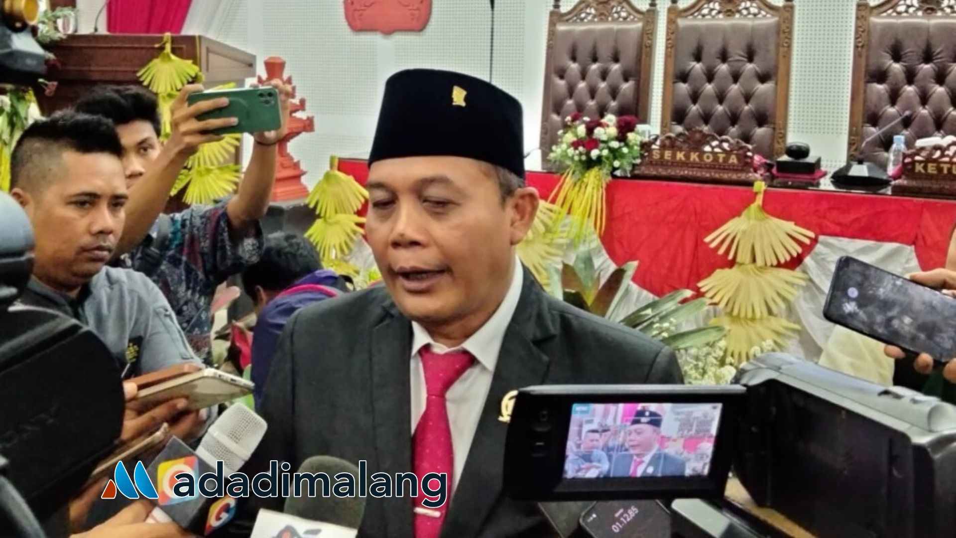 Ketua DPRD Kota Malang, I Made Riandiana Kartika, SE., MM., saat memberikan keterangan kepada wartawan (Foto : Ist)