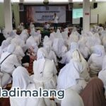 Di hadapan Pengurus dan Anggota PC Fatayat Kota Malang, Calon Wakil Wali Kota Malang dari Paslon ABADI yakni Dimyati Ayatulloh menceritakan perihal dirinya dapat menjadi pasangan Abah Anton maju Pilkada Kota Malang tahun ini (Foto : Agus Yuwono)