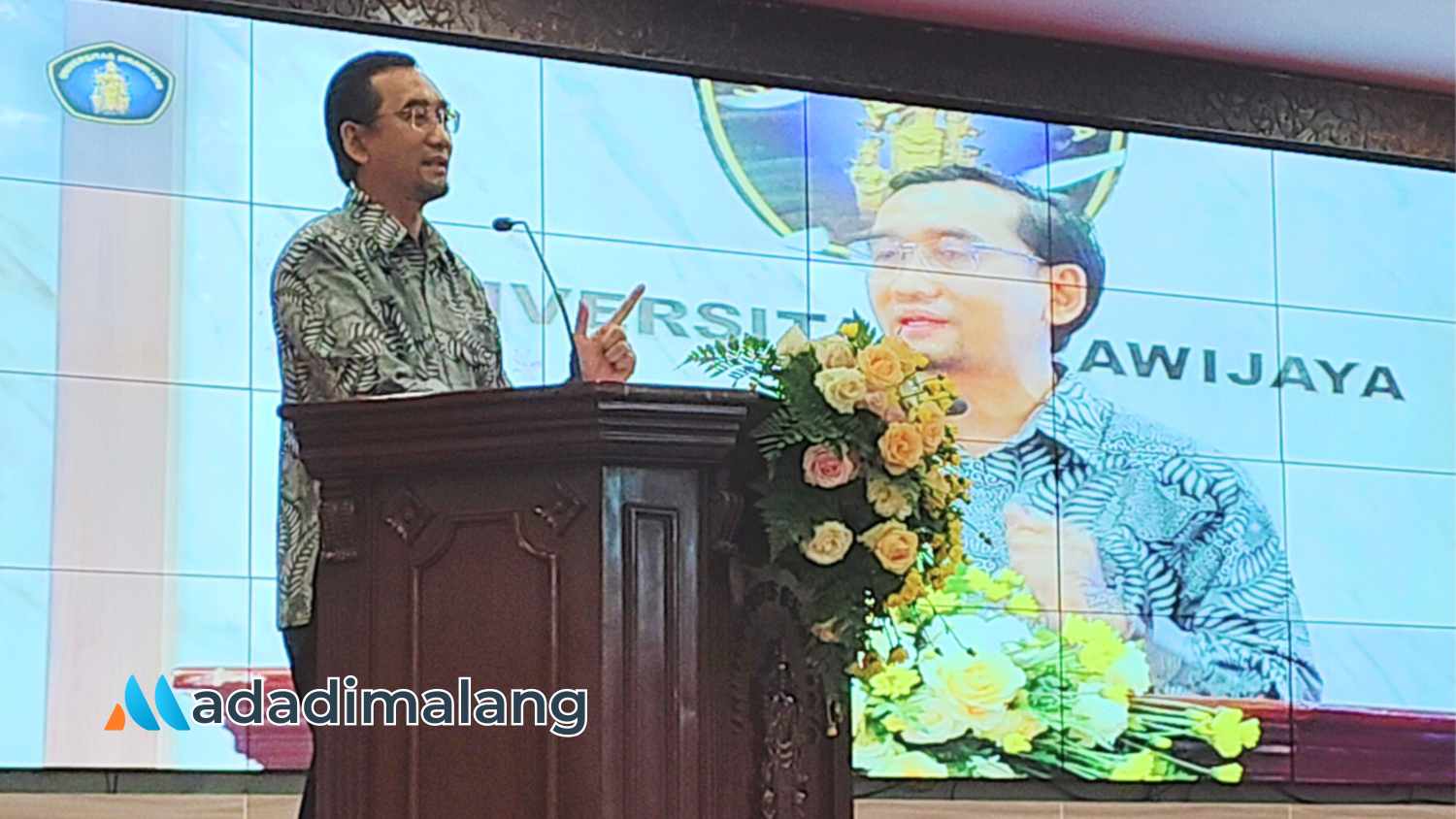 Rektor Universitas Brawijaya UB Prof. Widodo, S.Si., M.Si., Ph.D., Med.Sc. menyampaikan tema semiloka sangatlah penting dalam pengembangan kewirausahaan di kalangan mahasiswa dan masyarakat pada umumnya (Foto : Agus Yuwono)