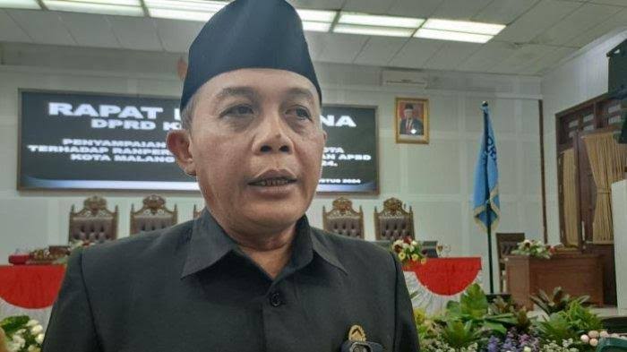 Ketua DPRD Kota Malang, I Made Riandiana Kartika,S.E., M.M., saat memberikan keterangan kepada awak media
