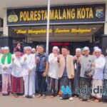 Para Ulama Kota Malang mendatangi Mapolresta Malang Kota untuk meenyampaikan aspirasi mereka terkait pelaksanaan Pilkada Kota Malang (Foto : Agus Yuwono)
