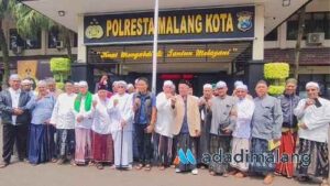 Para Ulama Kota Malang mendatangi Mapolresta Malang Kota untuk meenyampaikan aspirasi mereka terkait pelaksanaan Pilkada Kota Malang (Foto : Agus Yuwono)