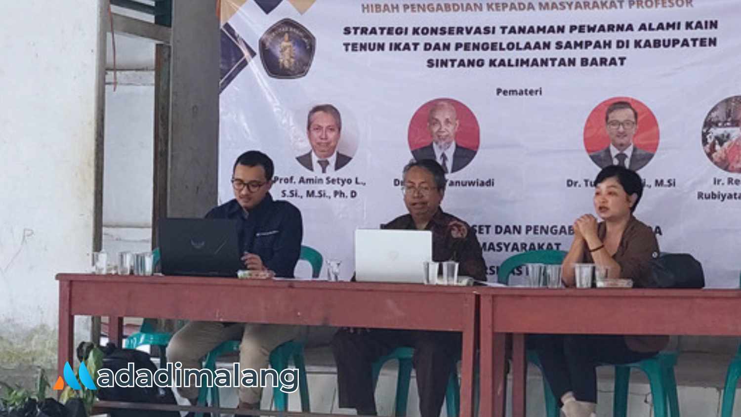 Ketua Tim Pengabdian UB, Prof. Amin Setyo Leksono, saat menyampaikan materinya terkait tanaman yang dapat dipergunakan menjadi pewarna alami (Foto : Ist)