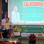 Dua narasumber ahli, yaitu dr. Bagus Putu Putra Suryana, Sp. PD-KR, spesialis penyakit dalam, dan Dr. dr. Edi Mustamsir, Sp. OT (K), spesialis ortopedi dan traumatologi, saat memaparkan materi (Foto : Shelly)
