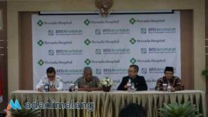 Kepala BPJS Kesehatan Cabang Malang bersama dengan Direktur Persada Hospital saat memberikan keterangan dalam Konferensi Pers tanggal 18 Desember 2024 kemarin (Foto : Ist)