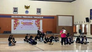 Pelaksanaan English Competition UNITRI Malang yang diiharapkan dapat mencetak mahasiswa UNITRI yang berprestasi di bidang bahasa Inggris