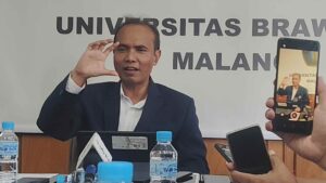 Wakil Rektor I Bidang Akademik Universitas Brawijaya, Prof. Dr. Imam Santoso, M.P., saat memberikan keterangan kepada wartawan (Foto : Agus Yuwono)