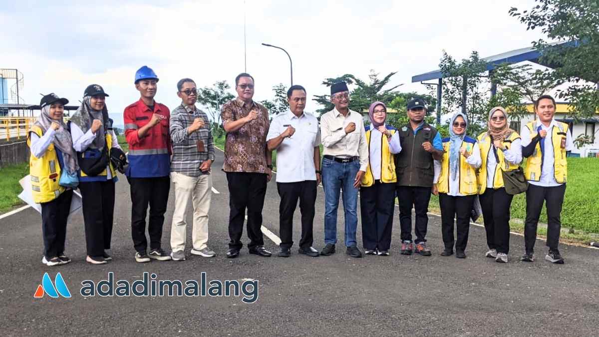 Pj Wali Kota Malang bersama Kepala Dinas Lingkungan Hidup Kota Malang mendampingi Menteri Pekerjaan Umum (PU) Republik Indonesia, Ir. Dody Hanggodo, M.P.E., melakukan peninjauan ke TPA Supiturang Kota Malang (Foto : Ist)