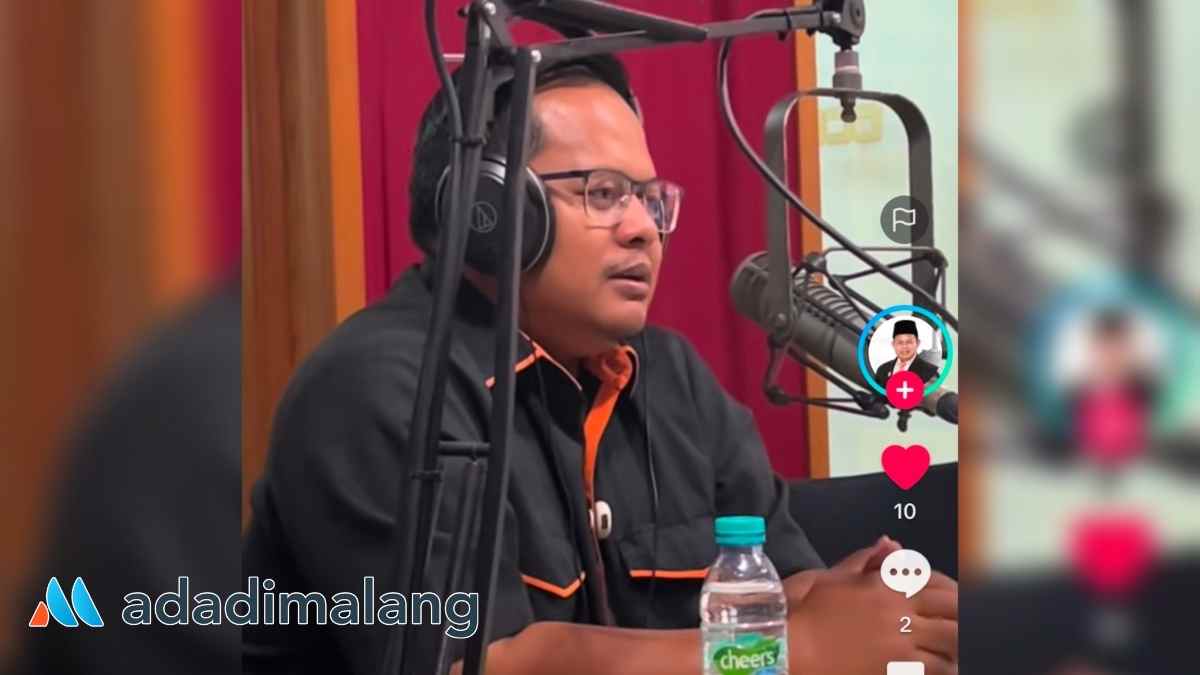 Wakil Ketua II DPRD Kota Malang, Trio Agus Purwono saat berdialog di salah satu radio swasta di kota Malang