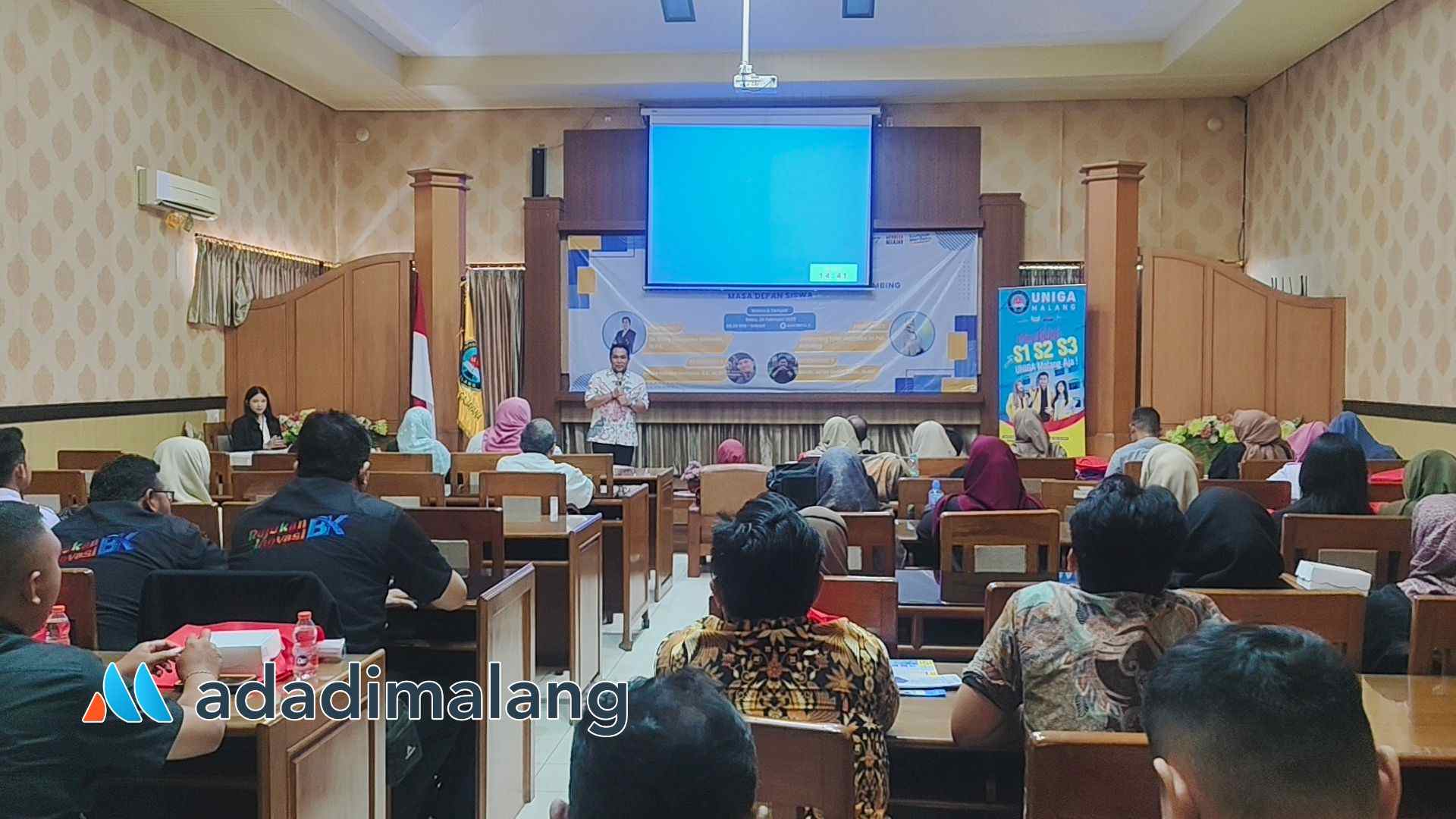 Kepala Divisi Marketing Universitas Gajayana Malang, Dadieng Kurniawan, SE., M.SA., saat mengawali pelaksanaan seminar Guru BK Tangguh pagi tadi (Foto : Agus Y)
