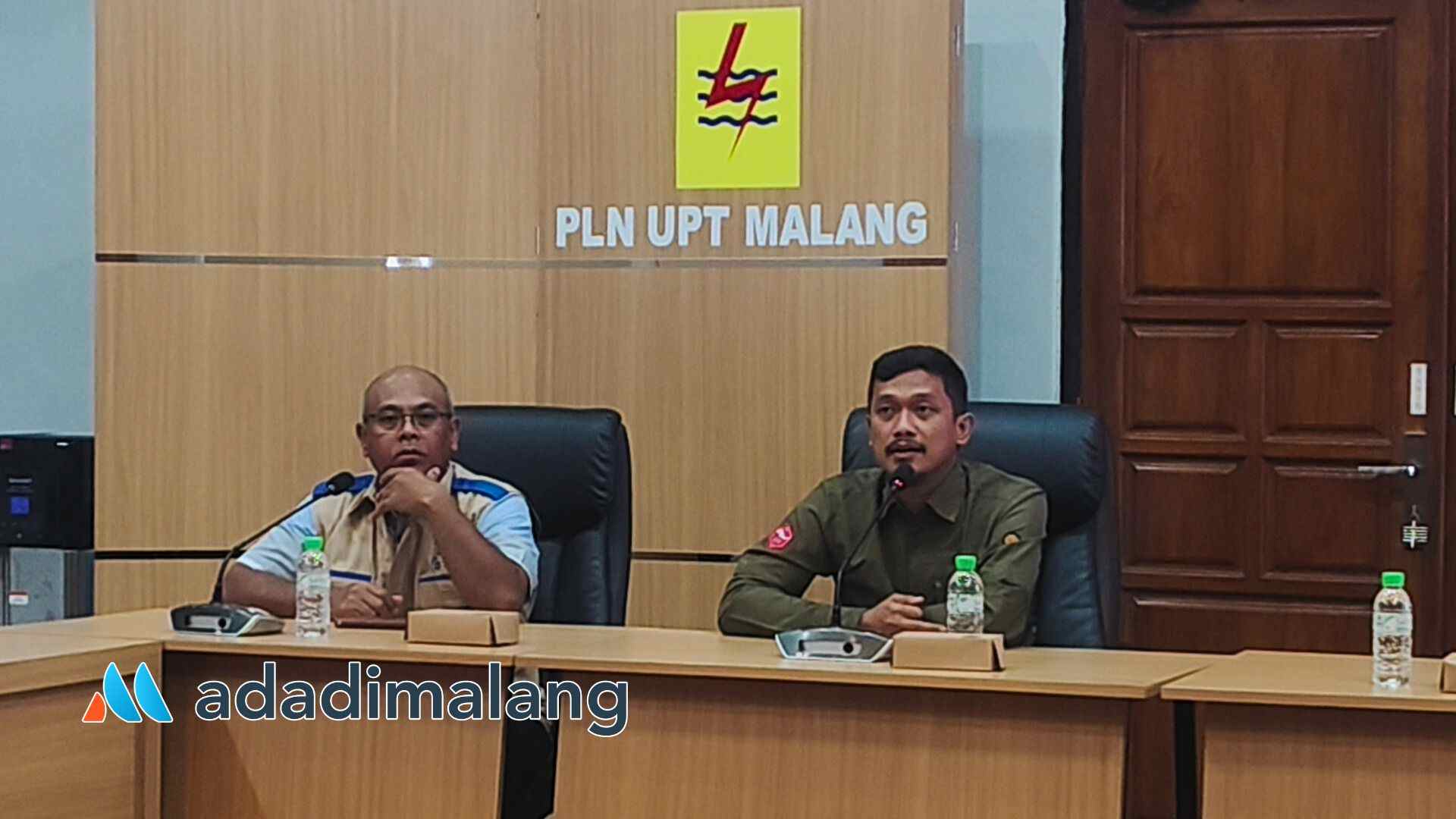 Asisten Manager Keuangan dan Umum PLN UPT Malang, Mochamad Faris Andri Adi saat menyampaikan apresiasi atas penyaluran bantuan YBM PLN UPT Malang kepada Yayasan hikmah Mata Hati (Foto Agus Y)