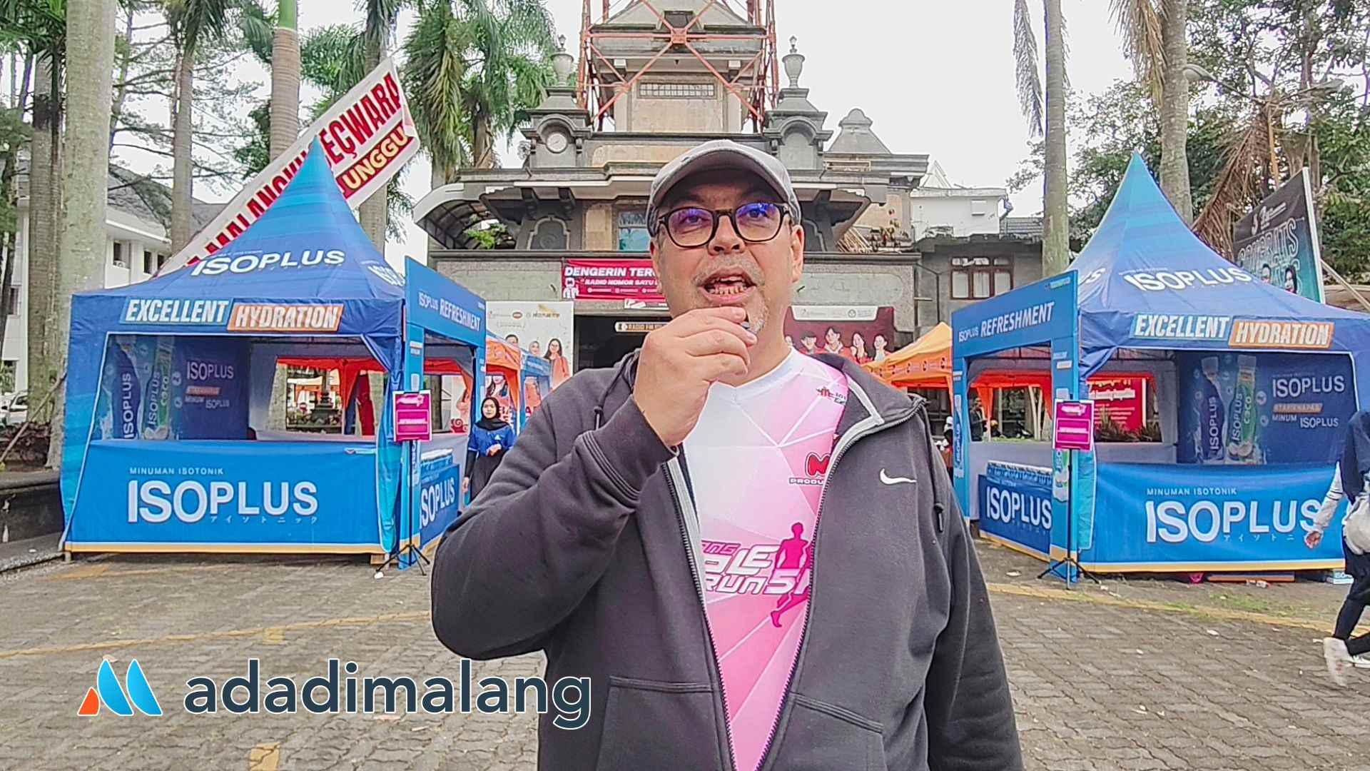Ketua STIE Malangkuçeçwara (ABM) Malang saat memberikan keterangan kepada wartawan usai membuka dan memberangkatkan peserta event Couple Run 2025 (Foto : Agus Yuwono)