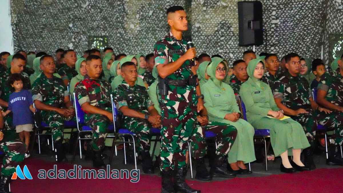 Salah satu Prajurit Narasinga Wiratama saat menyampaikan aspirasinya kepada Pangdivif 2 Kostrad, Mayjen TNI Susilo (Foto : Ist)