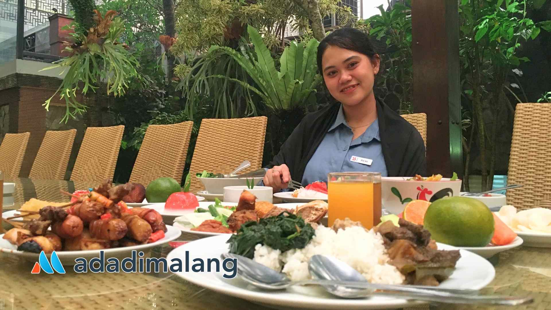 Mulai hari pertama hingga saat ini, masyarakat banyak yang berbuka puasa dalam program Kuliner Ramadhan di Hotel Ijen Suite Resort and Convention Malang ini (Foto : Agus Yuwono)