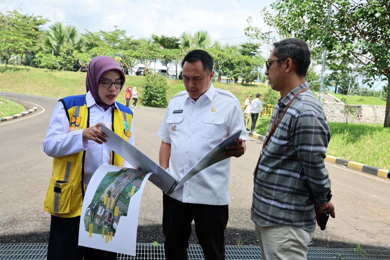 Pj Wali Kota Malang Iwan Kurniawan saat mendampingi kunjungan Menteri PU ke TPA Supit Urang