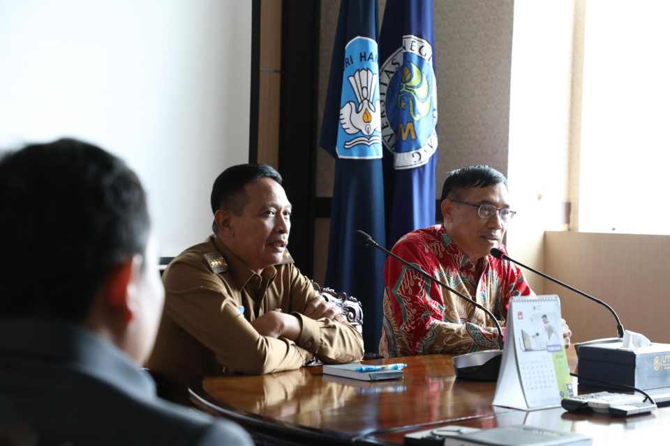 Wali Kota Malang,Dr. Ir. Wahyu Hidayat, MM., saat melakukan pertemuan dengan Rektor Universitas Negeri Malang