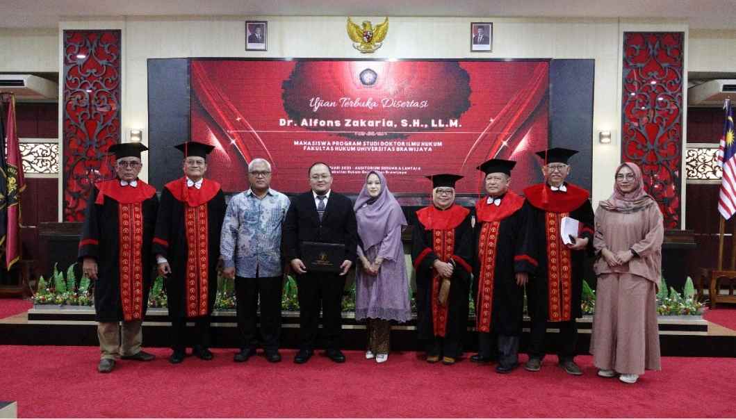 Bahas Pidana Pembubaran Korporasi, Ketua Kompartemen Pidana FH UB Pertahankan Disertasinya
