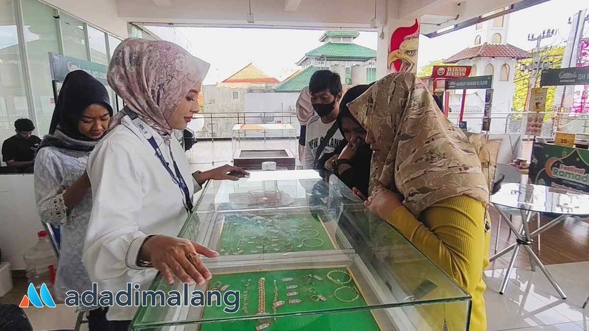 Masyarakat masih banyak yang tertarik mengikuti Lelang Emas di hari terakhir Festival Ramadhan Pegadaian 2025 di MCC (Foto : Agus Yuwono)