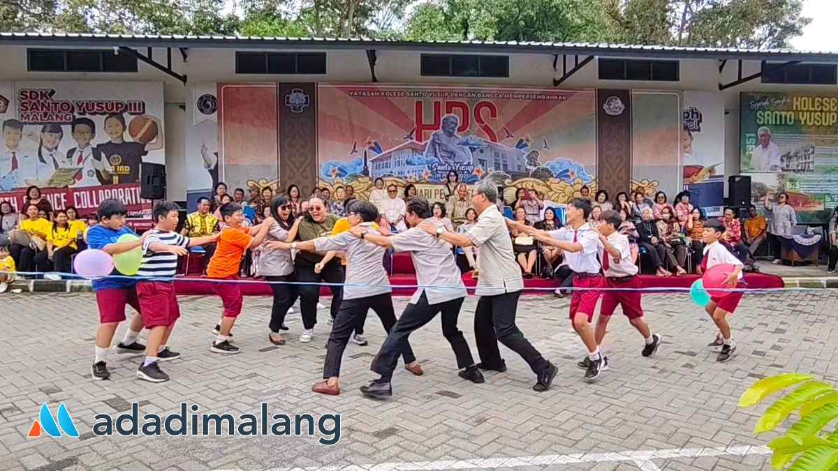 Guru dan Siswa terlibat dalam lomba dalam rangkaian kegiatan HPS tahun 2025 pagi hari ini (Foto : Agus Y)