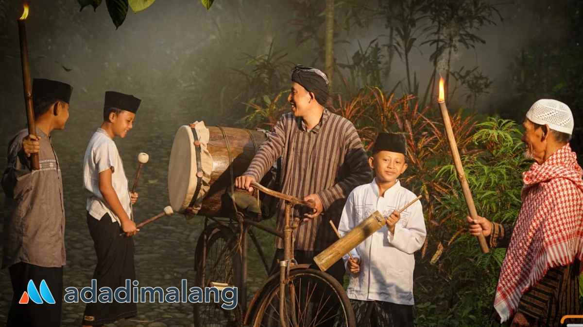 Suasana patrol yang diikuti anak-anak dan orang dewasa di desa (Foto : Apriyo Putro /Apry Aje)