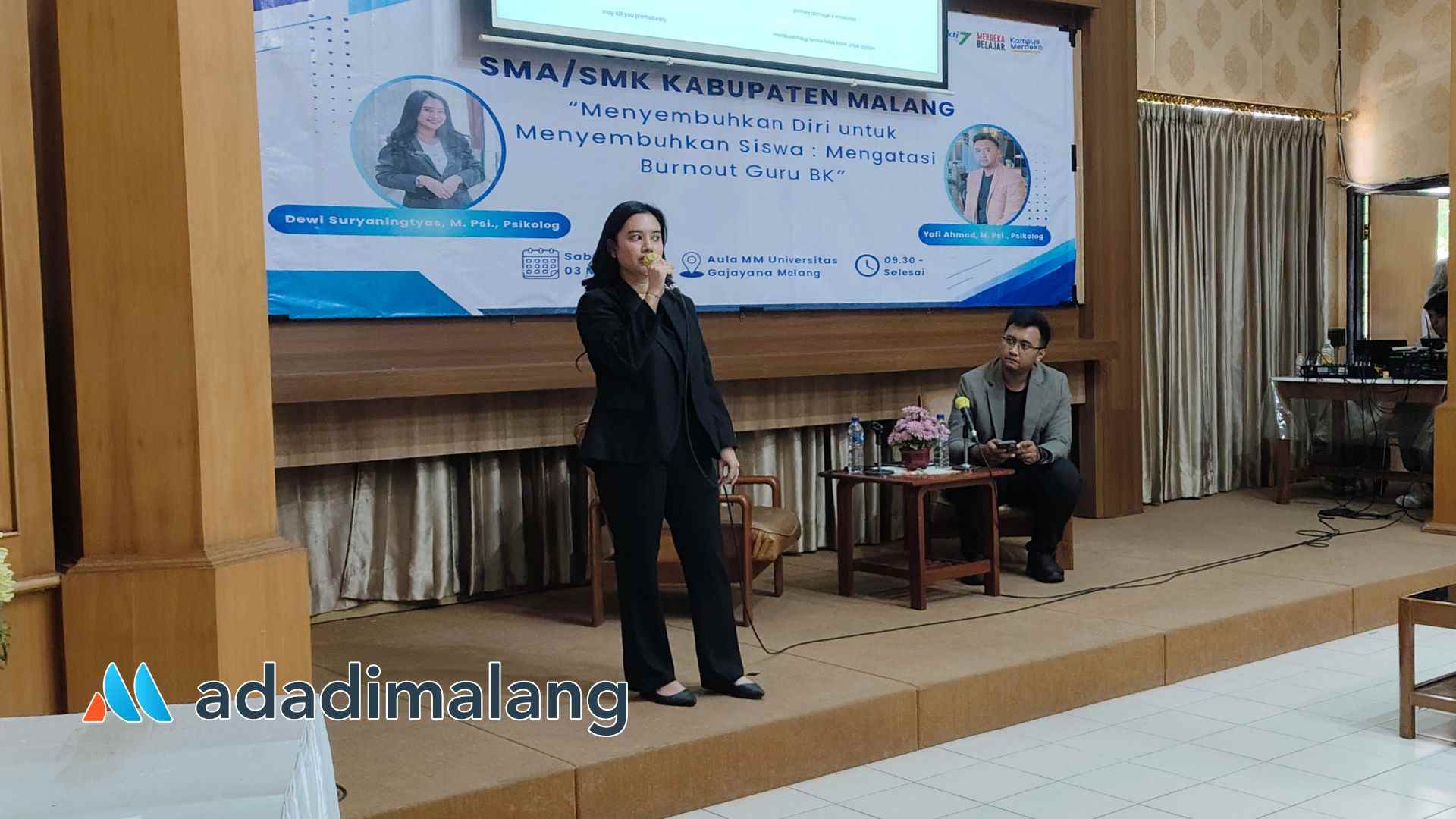 Psikolog perusahaan dari Hotel Golden Tulip kota Batu, Dewi Suryaningtyas, M.Psi., Psikolog saat menyampaikan paparan materinya (Foto : Agus Yuwono) 