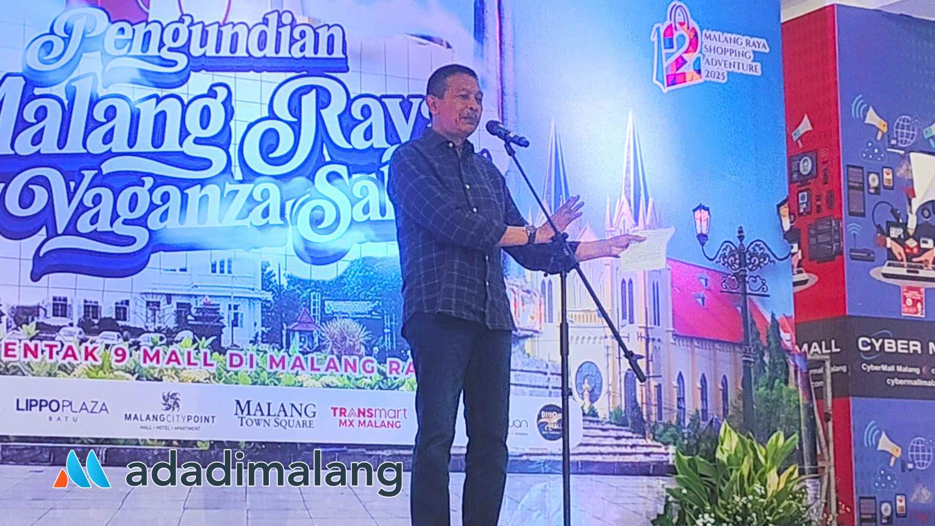Wali Kota Malang Dr. Ir. Wahyu Hidayat, MM., mengapresiasi APPBI yang melaksanakan Malang Raya Vaganza Sale 2025 dalam rangka memperingati Hari Jadi ke-111 Kota Malang (Foto : Agus Y)