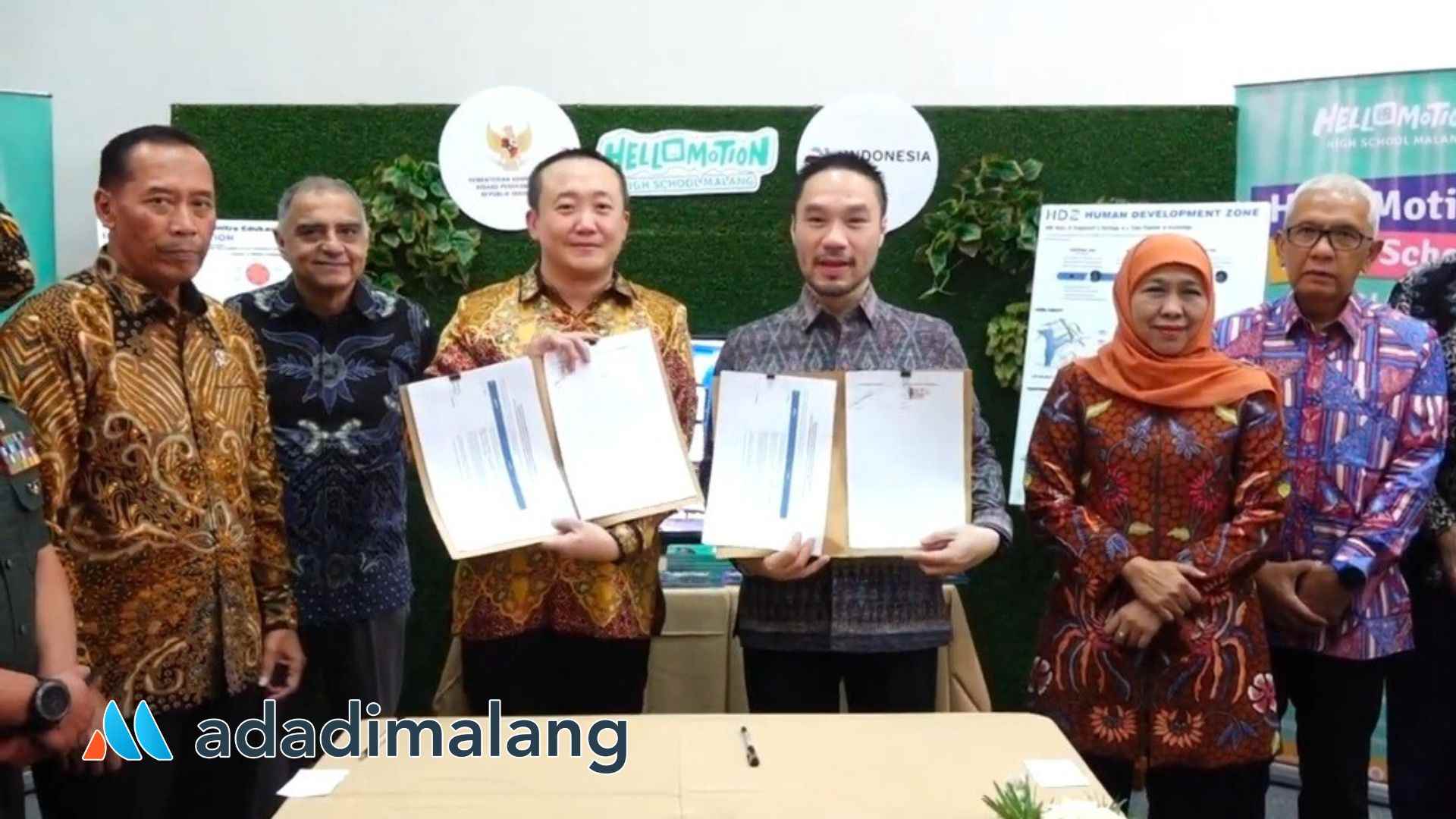 Penandatanganan MoU antara KEK Singhasari dan berbagai pihak terkait King's College London (Foto : Agus Yuwono) 