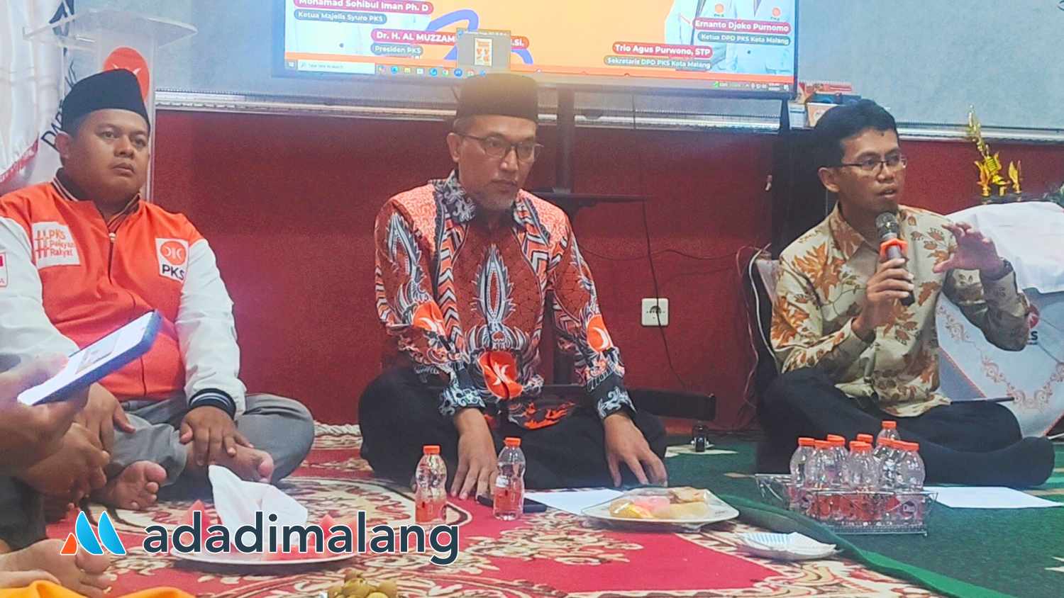 Ketua Majelis Pertimbangan Daerah DPD PKS Kota Malang, Saiful Ali Fattah, STP., saat menyampaikan keterangan pers kepada awak media sore tadi (Foto : Agus Yuwono)