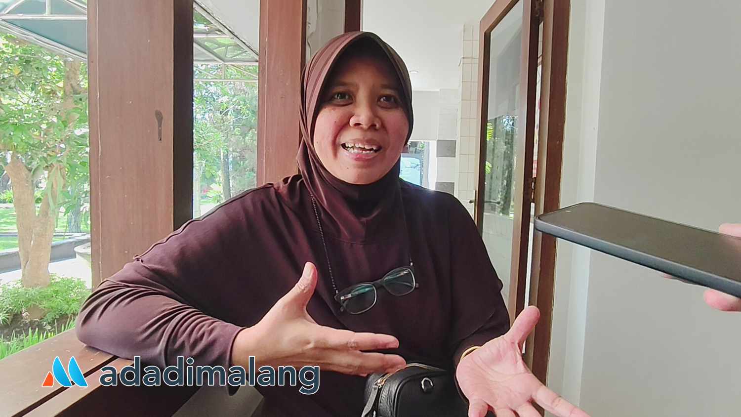 Imama Zuchroh, B.Sc., M.Com., yang merupakan salahsatu anggota Tim Pengabdian Kepada Masyarakat (PKM)Dosen STIE Malangkuçeçwara memberikan keterangan kepada wartawan (Foto : Agus Y)