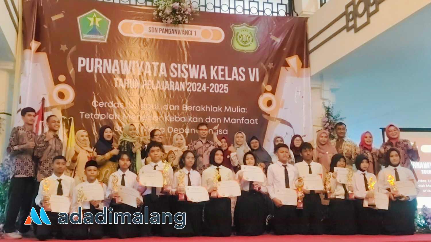 Purnawiyata Siswa Kelas VI SDN Pandanwangi I Blimbing Kota Malang di Hall Gedung DPRD Kota Malang (Foto : Agus Yuwono)