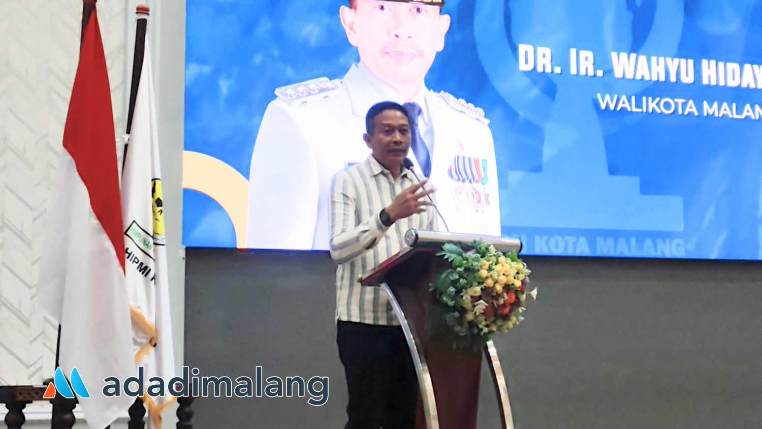 Wali Kota Malang, Dr. Ir. Wahyu Hidayat, MM., saat memberikan sambutan dan apresiasi atas telah dilantinya pengurus baru BPC HIPMI kota Malang (Foto : Agus Y)