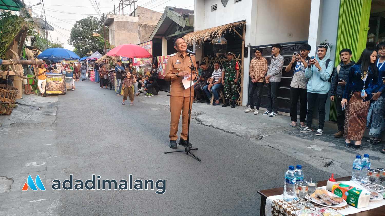 Wali Kota Malang, Dr. Ir. Wahyu Hidayat, MM., saat memberikan sambutan sebelum membuka kegiatan Festival Semar Tempoe Doeloe sore tadi (Foto : Agus Yuwonol
