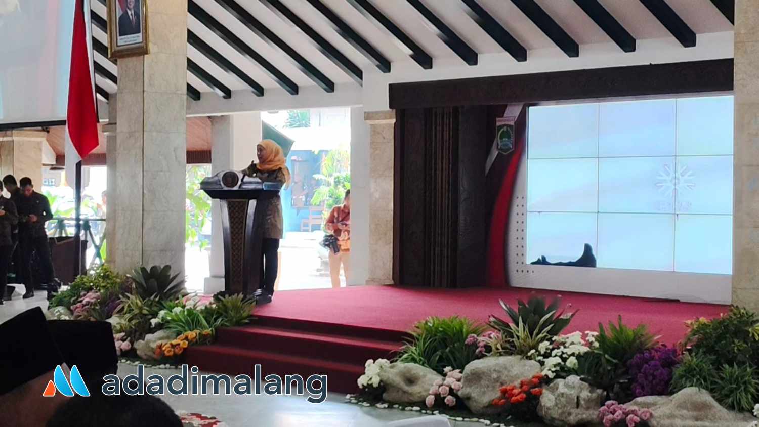 Gubernur Jawa Timur, Khofifah Indar Parawansa saat menyampaikan sambutannya (Foto : Agus Y) 