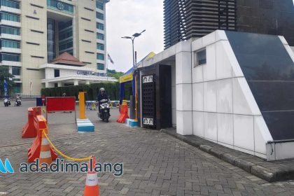 Suasana uji coba penerapan Smart Gate hari pertama di kampus UM hari ini (Foro : Agus Yuwono)