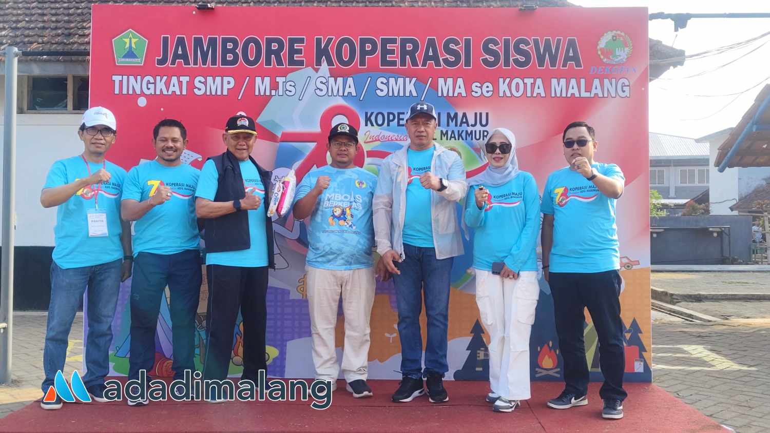 Wakil Ketua DPRD Kota Malang, Trio Agus Purwono, S.TP., (Tengah bertopi) usai memberangkatkan ribuan peserta Jalan Sehat Harkopnas ke-78 (Foto : Agus Yuwono)