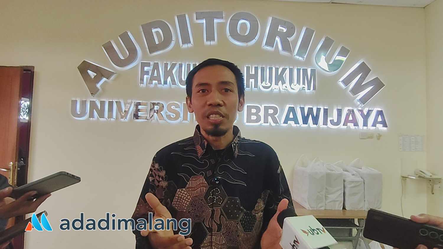 Kordinator Nasional JPPI, Ubaid Matraji saat memberikan keterangan kepada awak media di Malang (Foto : Agus Yuwono)