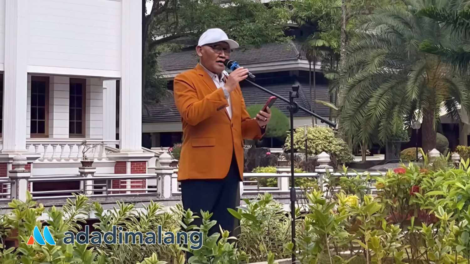 Wakil Ketua Bidang Kemahasiswaan STIE Malangkuçeçwara, Dr. Drs. Kadarusman, Ak., MM., CA., saat memberikan sambutan dalam kegiatan PSSM tahun ini (Foto : IG )