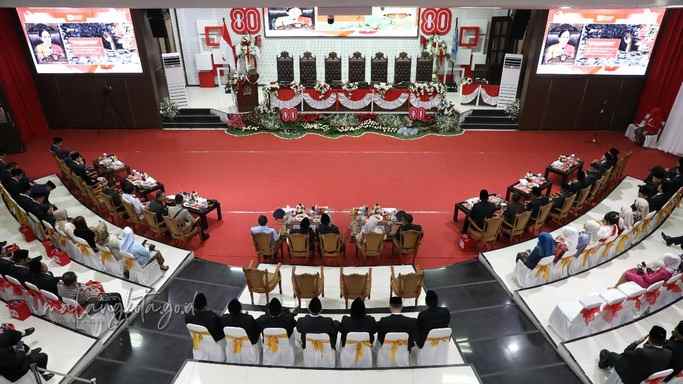 Suasana Rapat Paripurna dari sisi atas gedung DPRD kota Malang (Foto : Agus Y)