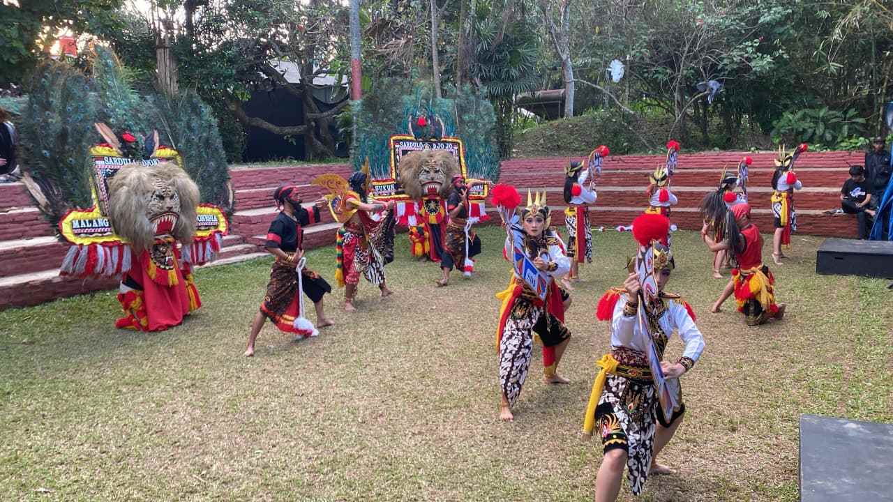 Simfoni Topeng di Panggung Masa Depan, Kembul Topeng #3 Malang Jaga Tradisi Lintas Generasi