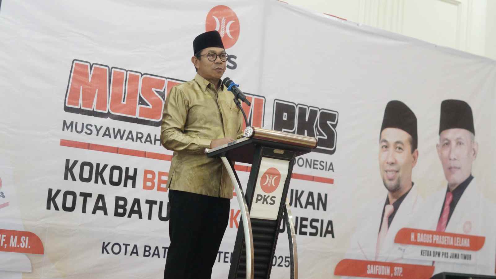 Wali Kota Batu, Nurochman, SH., MH., saat menyampaikan sambutannya dalam musda VI PKS kota Batu (Foto : Ist)