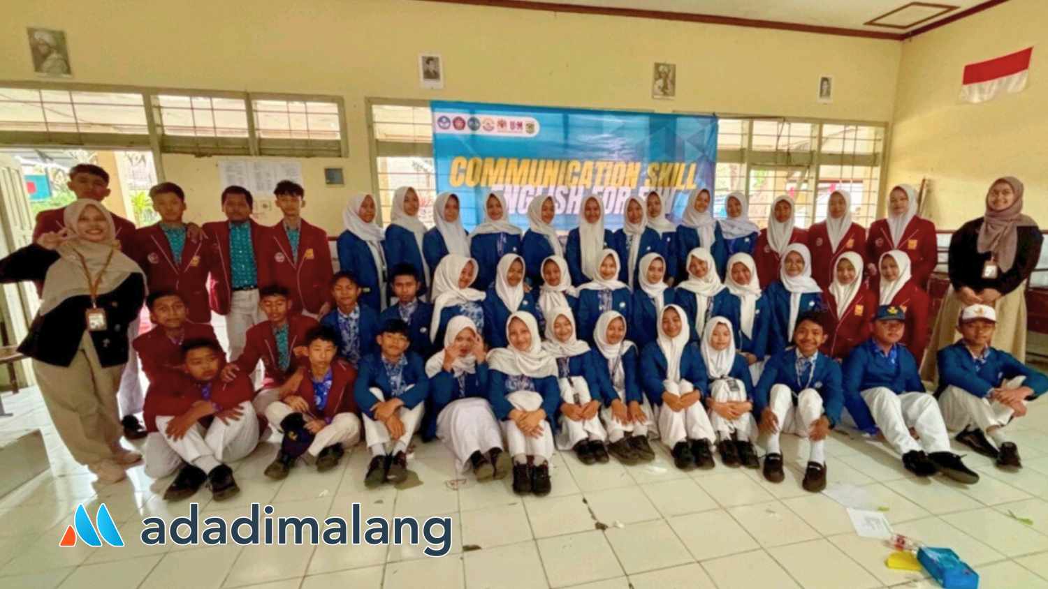 Pada akhir pelatihan, siswa siswi dari SMP Negeri 1 dan SMP Negeri 2 Poncokusumo Bersama–sama mengabadikan moment ini. Mereka berharap ada kegiatan di waktu–waktu berikutnya (Photo by Afandi).