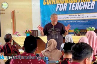 Prof. Kabilan sedang memberikan materi dasar pada saat pelatihan, tampak para guru dengan seksama memperhatikan point–point yang disampaikan oleh Prof Kabilan (Foto by Afandi)
