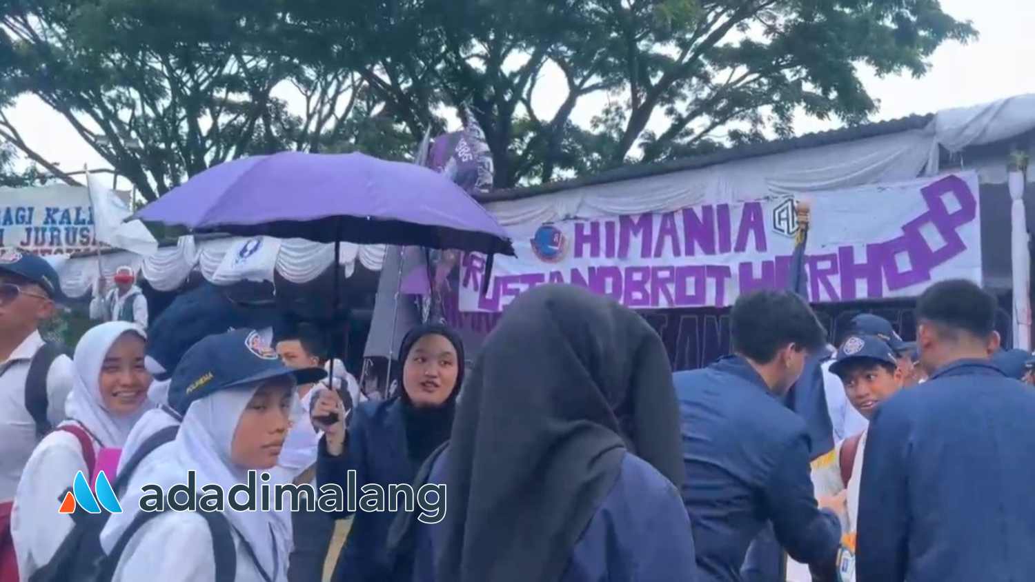 Suasana safari stand expo.kelembagaan, dimana mahasiswa baru POLINEMA mengunjungi 22 stand OKI POLINEMA (Foto : Agus Yuwono)