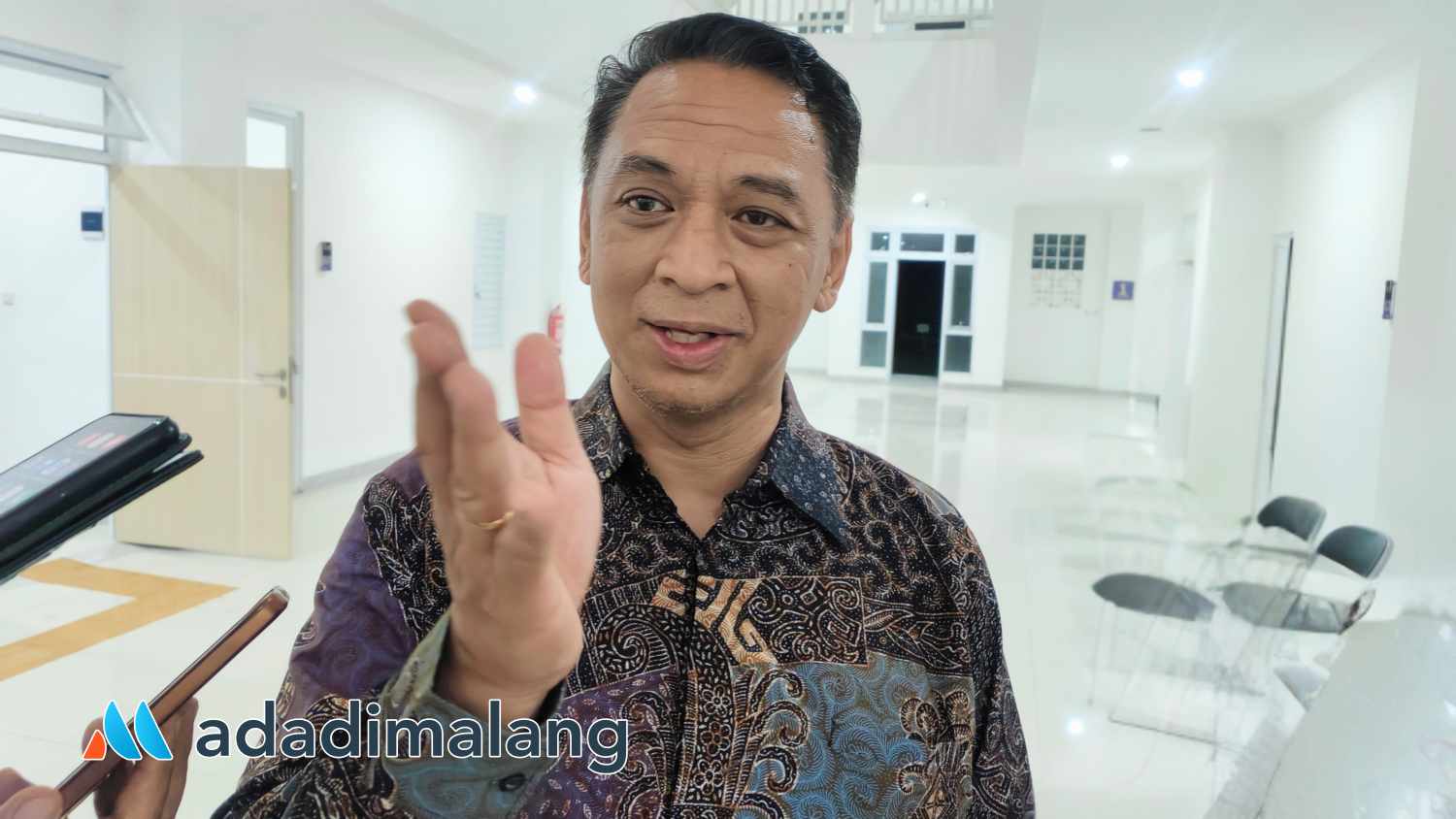 Rektor UNITRI Malang Prof. Dodi Wirawan Irawanto, SE., M.Com., Ph.D., saat memberikan keterangan kepada wartawan (Foto : Agus Yuwono)