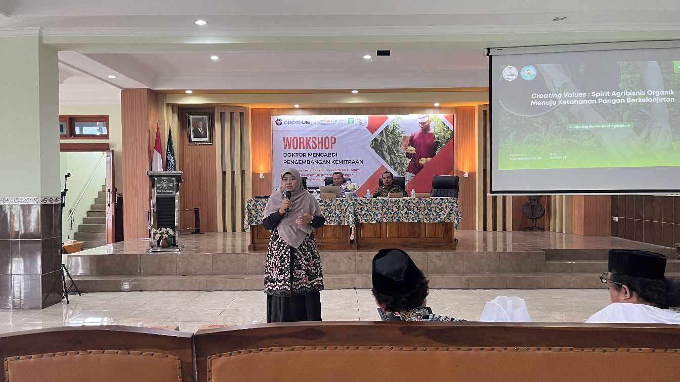 Penyampaian materi oleh Diyah Rahmawati Wicaksana Ningtyas, S.P. (Founder Abang Sayur Organik)