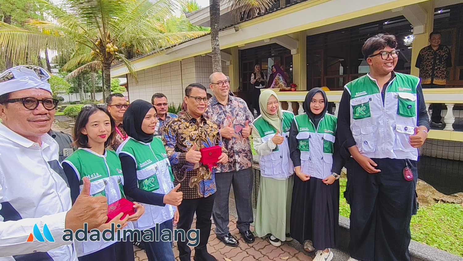 Tim Sakaresek saat mendapat kunjungan dari Anggota Komisi XIII DPR RI, Ahmad Basarah beberapa waktu lalu (Foto : Agus Yuwono)