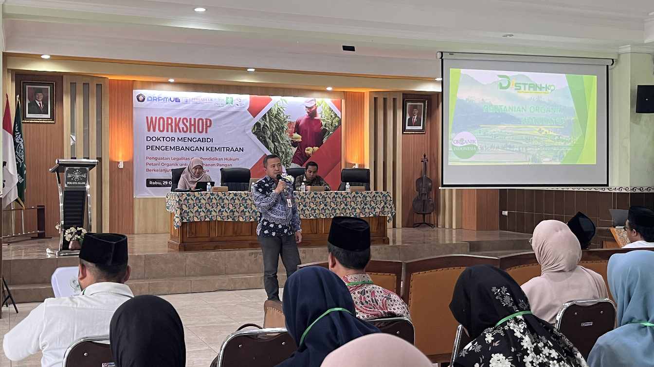 Yusuf Effendi, S.TP., M.P., selaku Pengawas Mutu Hasil Pertanian Ahli Muda Dinas Pertanian dan Ketahanan Pangan Kota Batu saat menyampaikan materinya