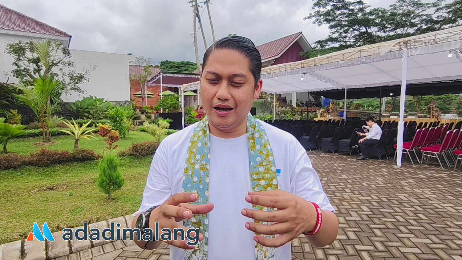 Pegiat dan motor Ekonomi Kreatif kota Malang, Vicky Arief saat menyampaikan keterangan kepada wartawan (Foto : Agus Yuwono)