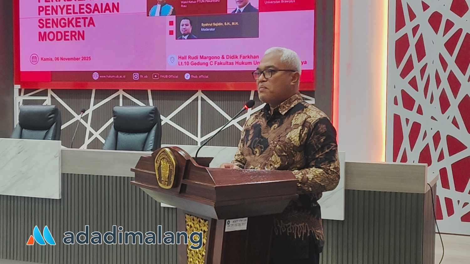 Dekan Fakultas Hukum UB, Dr. Aan Eko Widiarto, SH., M.Hum., saat memberikan sambutan sebelum membuka kegiatan seminar nasional tersebut (Foto : Agus Yuwono)